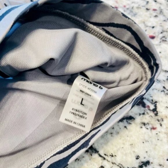 Mono B Sports Bra Double Strap Back Animal Print Gray & Black LARGE - Picture 10 of 12